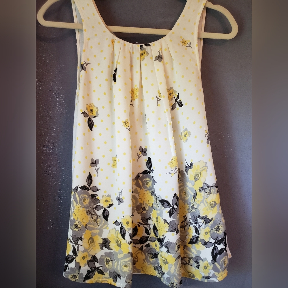 Woman's sleeveless blouse